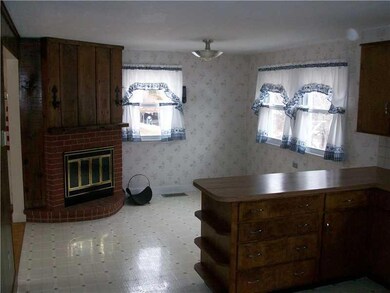 Kitchen. Dinning area