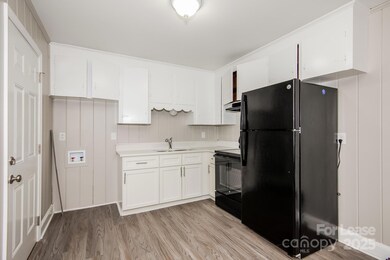 4423 Brooktree Dr, Charlotte, NC 28208 - photo 7