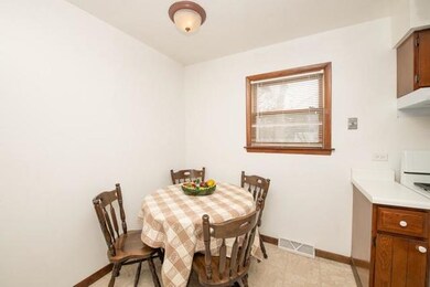 1913 Apache Rd, Waukegan, IL 60087 - photo 5
