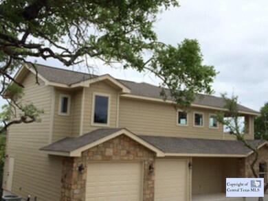 Exterior front : Exterior front with covered porch in a cup de sac