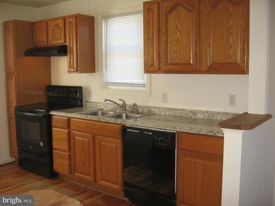 121 W 7th Ave, Ranson, WV 25438 - photo 4