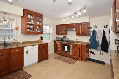 2431 Hillsdale Ave, Kalamazoo, MI 49006 - photo 7