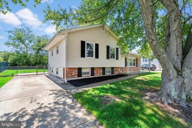 821 Broadfield Dr, Newark, DE 19713 - photo 2