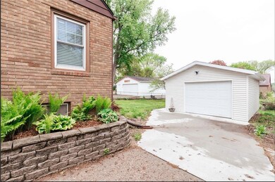 1242 57th Place, Des Moines, IA 50311 - photo 3