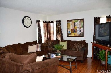 LIVING ROOM WITH BEAUTIFUL HARDWOOD FLOORS AND THR