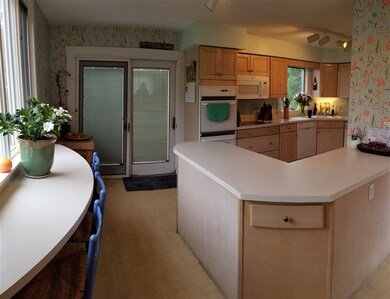 148 Russells Mills Rd, South Dartmouth, MA 02748 - photo 3