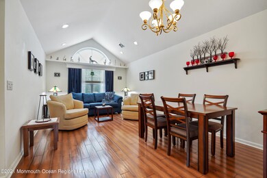 Living Rm/Dining Rm Combo