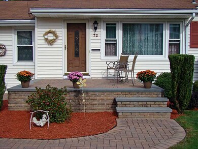 72 Gibbs Ave, Newport, RI 02840 - photo 2