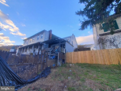 418 E Cameron St, Shamokin, PA 17872 - photo 4