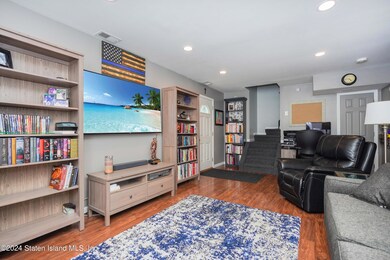 21 Regina Ln, Staten Island, NY 10312 - photo 6