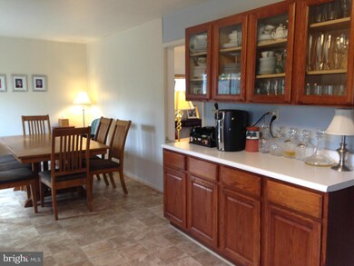 13203 Parkland Dr, Rockville, MD 20853 - photo 5