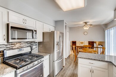 649 Devonshire Ln, Wheaton, IL 60189 - photo 3