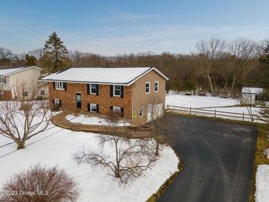 135 Horstman Dr, Schenectady, NY 12302 - photo 3