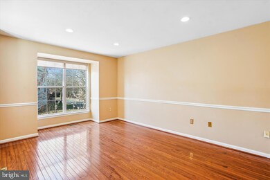 2403 Simpkins Farm Dr, Herndon, VA 20171 - photo 3