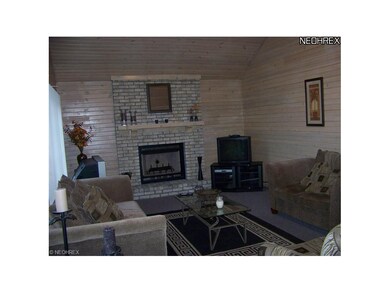 FAMILY ROOM - SECOND VIEW