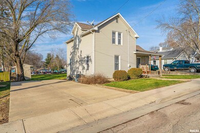 561 S Elm St, Lincoln, IL 62656 - photo 2