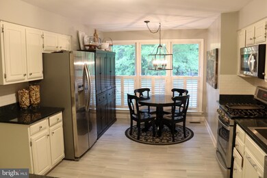 9011 Golden Sunset Ln, Springfield, VA 22153 - photo 5