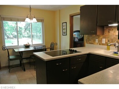 Updated eat-in Kitchen with ceramic floor and soli