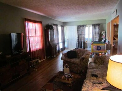 105 Carlisle Ave, Shelbyville, TN 37160 - photo 2