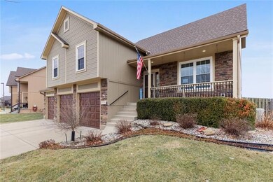 910 Trailway Dr, Raymore, MO 64083 - photo 3