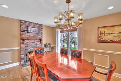 DINING ROOM (2)