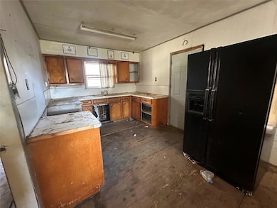 485 Crestview Dr, Rockdale, TX 76567 - photo 4