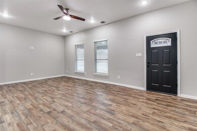 721 Maple St, Bonham, TX 75418 - photo 2