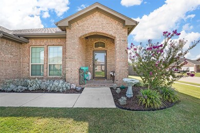 221 Angelina Ct, Azle, TX 76020 - photo 2