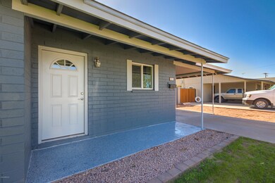 301 W Juniper St-6