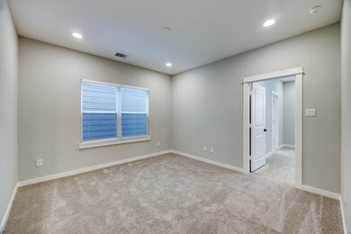 8446 Berry Green Ln, Houston, TX 77022 - photo 6