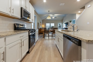 6123 Quiet Oak Place, San Antonio, TX 78219 - photo 4