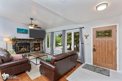 Entry/Living room