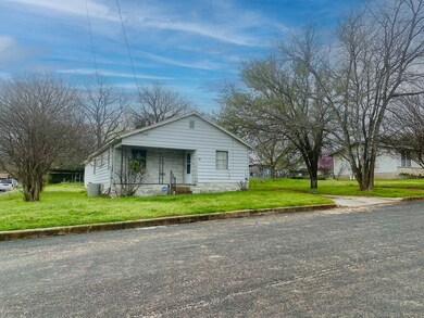 309 W Walch Ave, Fredericksburg, TX 78624 - photo 4