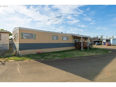 211 SW Berry Loop Ln, Roseburg, OR 97471 - photo 2