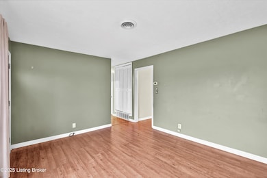 7509 Sherrard Dr, Louisville, KY 40258 - photo 5