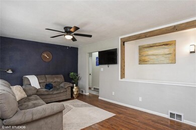 6112 SW 19th St, Des Moines, IA 50315 - photo 5