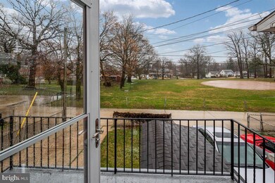 8635 Oak Rd, Parkville, MD 21234 - photo 5