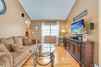 1302 Baylor Ct, Naperville, IL 60565 - photo 4