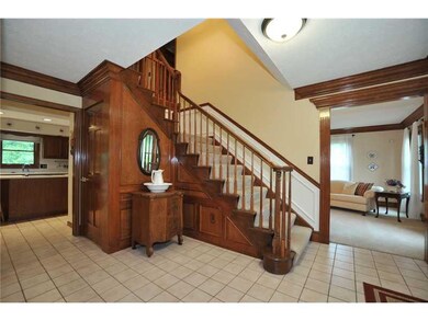 Entry/Foyer.