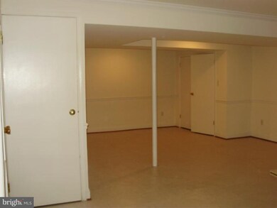 17564 Macduff Ave, Olney, MD 20832 - photo 6