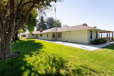 10851Highway140E-12