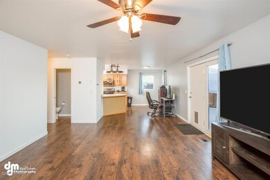 05-Living Room-ELKO5603