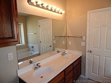 2512 S 6th St, Broken Arrow, OK 74012 - photo 5