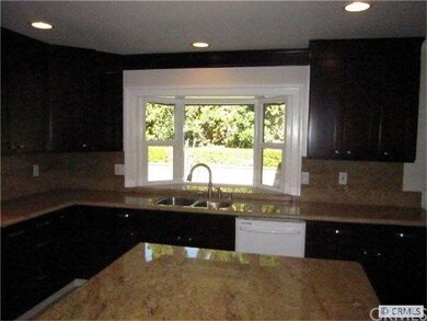 bay window at kitchen
