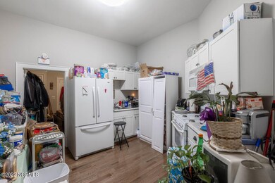 005_917_s_6th_st-7