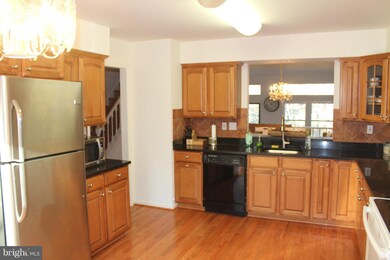 8007 Galla Knoll Cir, Springfield, VA 22153 - photo 4