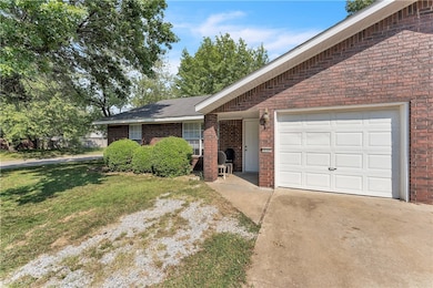 1533 Shannon St unit A & B, Springdale, AR 72764 - photo 7