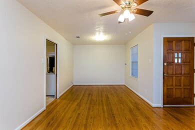 2315 Saxon Dr, Houston, TX 77018 - photo 4