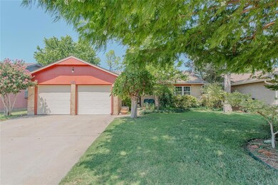 Ranch-style house featuring a garage and a front l