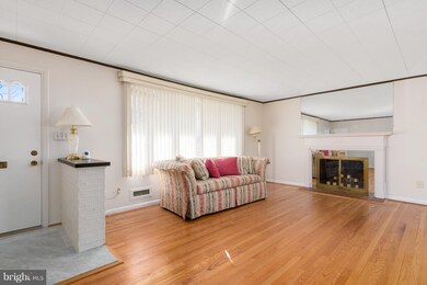 6808 Collinsdale Rd, Parkville, MD 21234 - photo 3